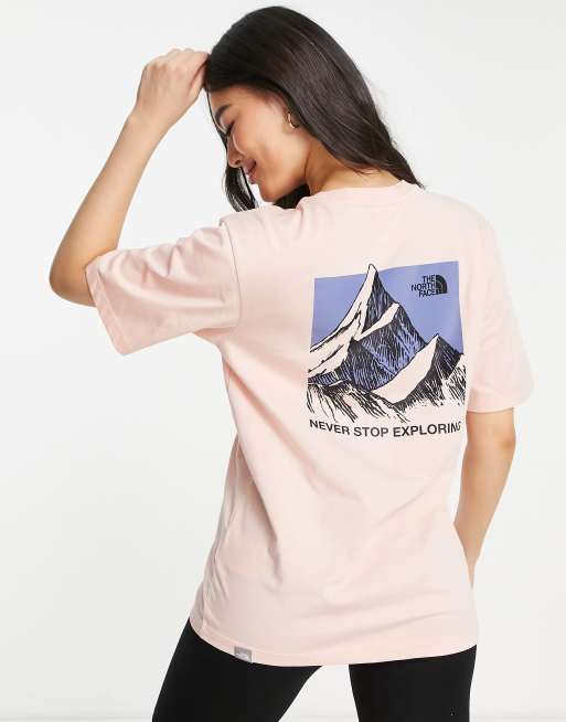 The North Face – Sketch Mountain – Jasnoróżowy T-shirt z nadrukiem gór w ramce na plecach – tylko w ASOS