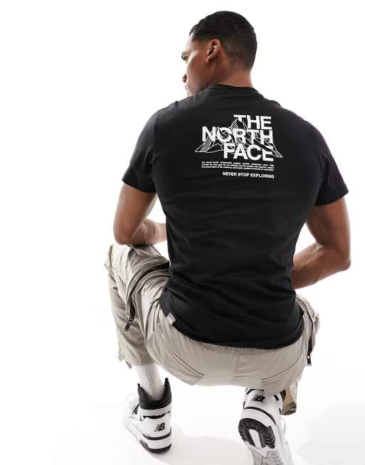 The North Face - Sort T-shirt med skitseret bjergprint bagpå - Kun hos ASOS