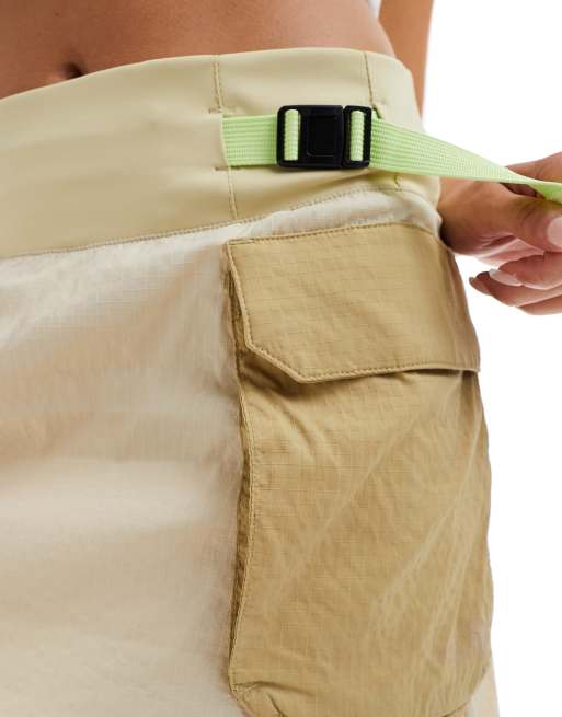 The North Face Spring Peak skort in beige, 2 of 5