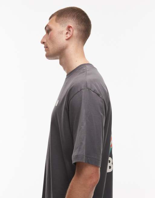 The North Face - Straight Lining - Oversized T-shirt met print op de achterkant in grijs, 4 van 5