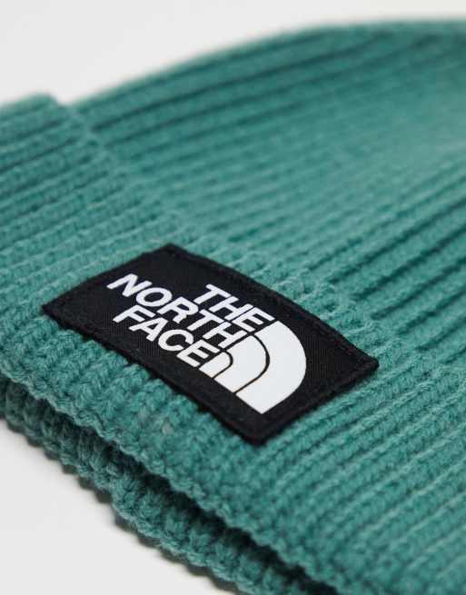 The North Face – Strickmütze in Salbeigrün mit Umschlag und Logo-Aufnäher, 2 von 4
