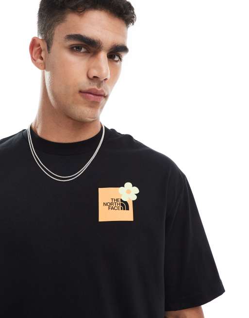The North Face – Svart t-shirt i oversize med blomtryck baktill, 3 av 4