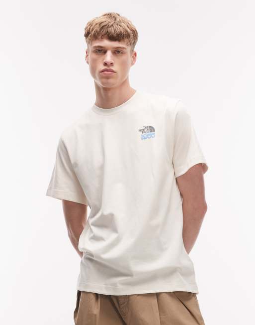 The North Face - T-shirt décontracté avec imprimé graphique 1966 et fleurs au dos - Blanc cassé, 3 de 5