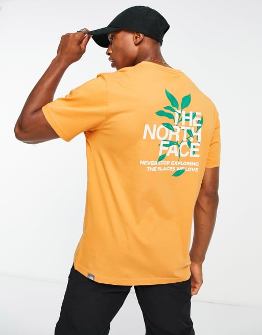 The North Face T Shirt in Gelb mit Blatter Grafikprint auf dem Rucken exklusiv bei ASOS ASOS