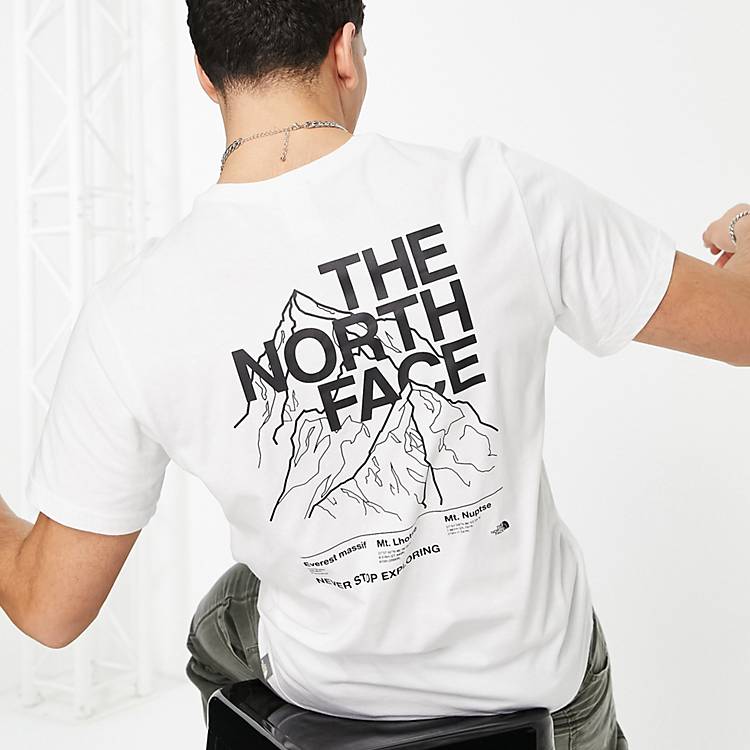 The North Face – T-Shirt in Weiß mit Bergkontur-Print, exklusiv bei ASOS |  ASOS