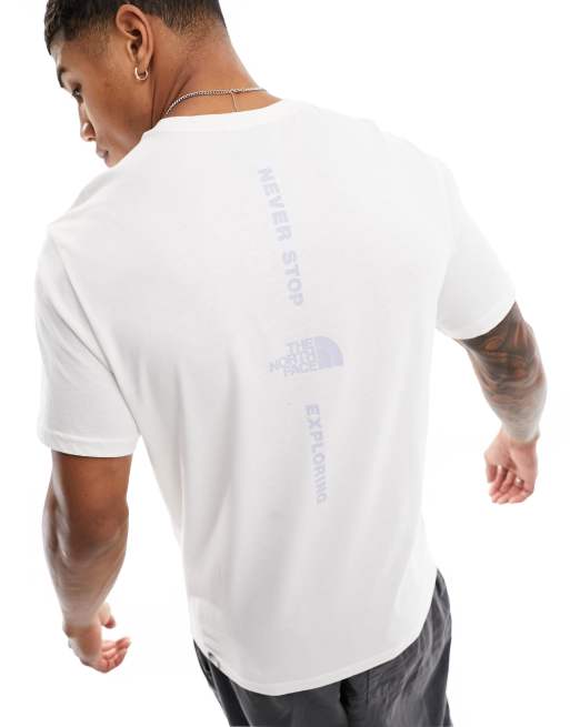 The North Face - T-shirt met verticale print op de rug in gebroken wit