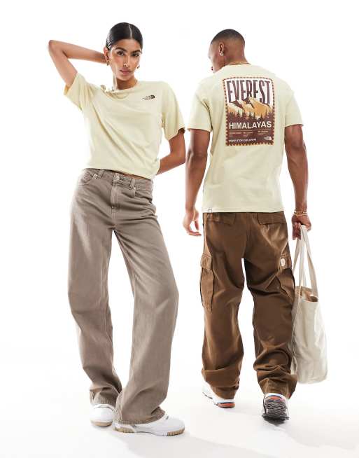 The North Face - T-shirt met vintage mountain-print in gebroken wit, deel van co-ord set, exclusief bij ASOS