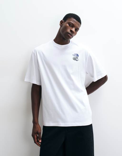 The North Face T-shirt oversize da trekking con zaino bianca, 2 di 5