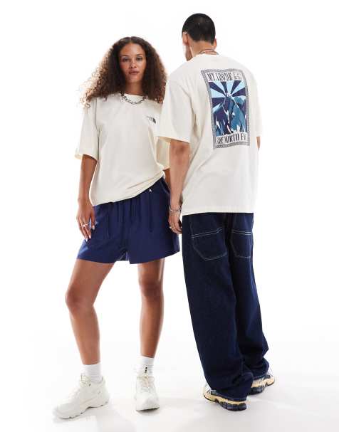 The North Face – T-shirt oversize z nadrukiem szczytu na plecach - view 1