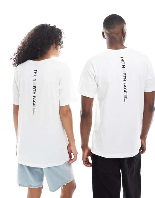 The North Face - T-shirt unisexe à logo vertical imprimé au dos - Blanc, 2 de 4