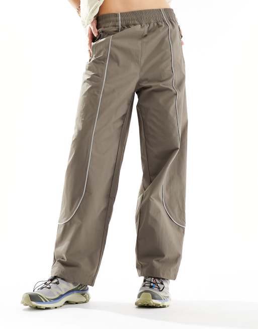 The North Face Tek Piping wind pants in brown