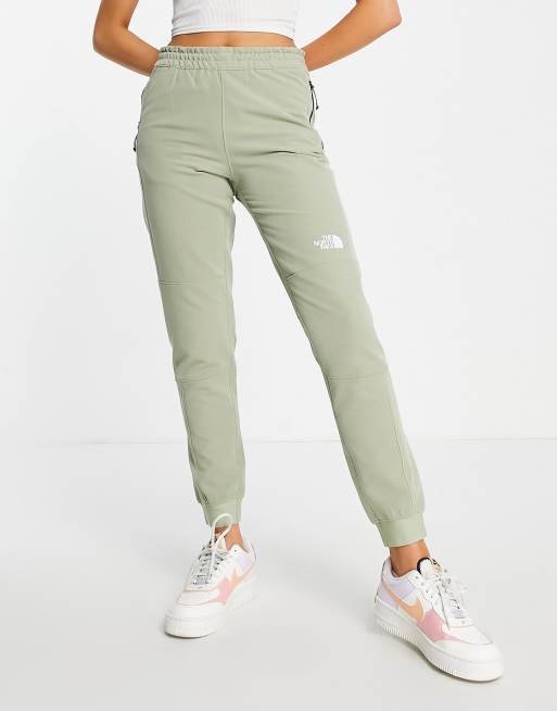 THE NORTH FACE ENGINEERED TRACK PANT | www.fleettracktz.com