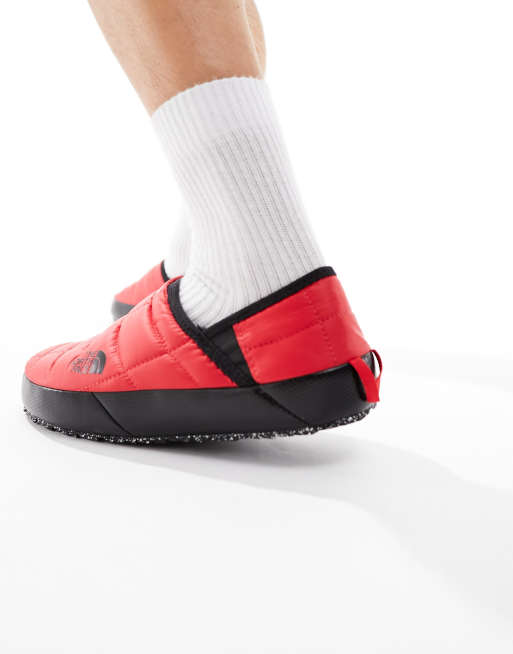 The North Face Thermoball Sabot rossi e neri con trazione isolante ASOS