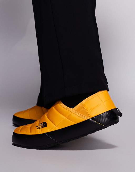 The North Face - Thermoball Traction - Muiltjes in goud, 2 van 4