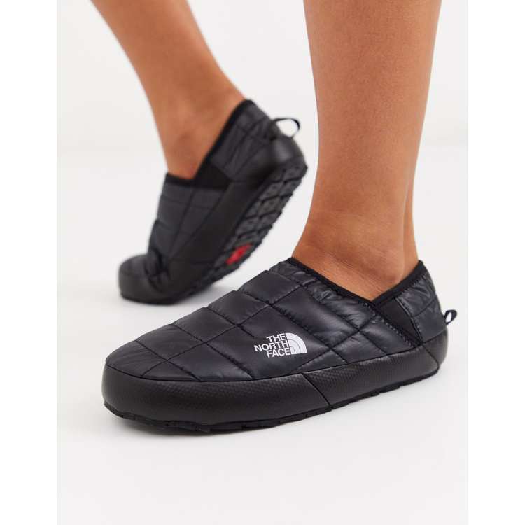 Herenhuis breedte japon The North Face Thermoball Traction slippers in black | ASOS