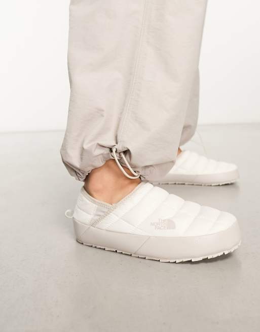 The North Face – Thermoball Traction V – Isolierende Mules in Cremeweiß, 4 von 4