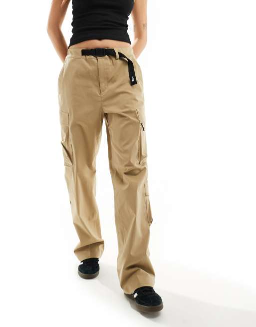 The North Face - Tonegawa - Løstsiddende cargobukser med bælte i beige, 4 af 5