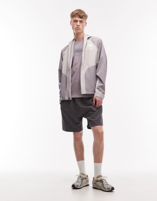 The North Face - Track - T-shirt comoda grigia con stampa sul retro, 2 di 5