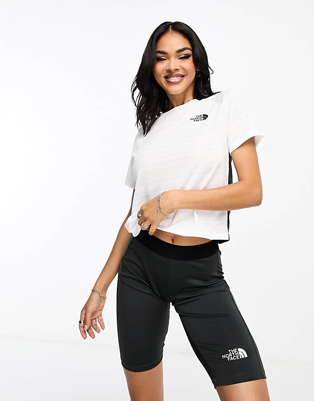 The North Face - training mountain athletic tech t-shirt in white