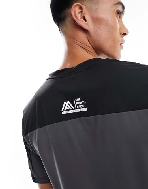 The North Face - Training - T-shirt met logo in donkergrijs
