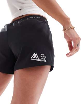 The North Face Training - Webstoff-Shorts in Schwarz mit Logo