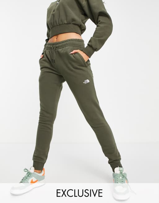The North Face - Tætsiddende joggingbukser i kakigrøn - Kun hos ASOS