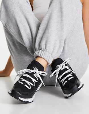  Vectiv Taraval hiking trainer  and white