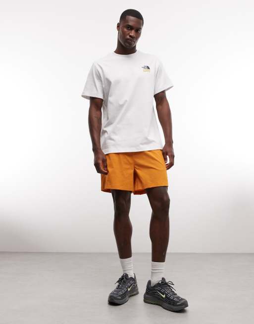 The North Face – Vit, avslappnad t-shirt med 1966-tryck baktill, 3 av 6