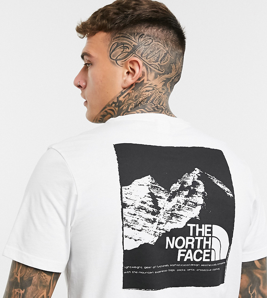 The North Face – Vit mönstrad t-shirt, endast hos ASOS