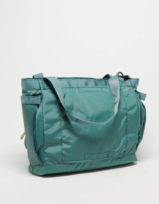 The North Face Voyager tote bag in green, 3 of 4