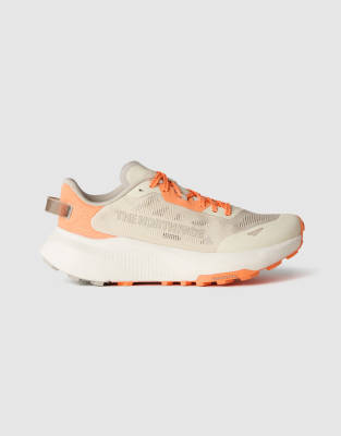 The North Face - W Altamesa 300 v2 - Sneaker in Calacatta/Citrus Rust-Neutral