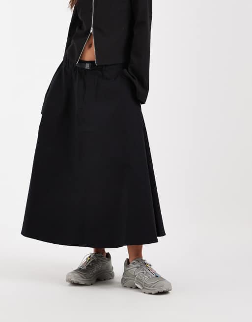 The North Face W pinecrest utility belted skirt in tnf black, 3 of 5