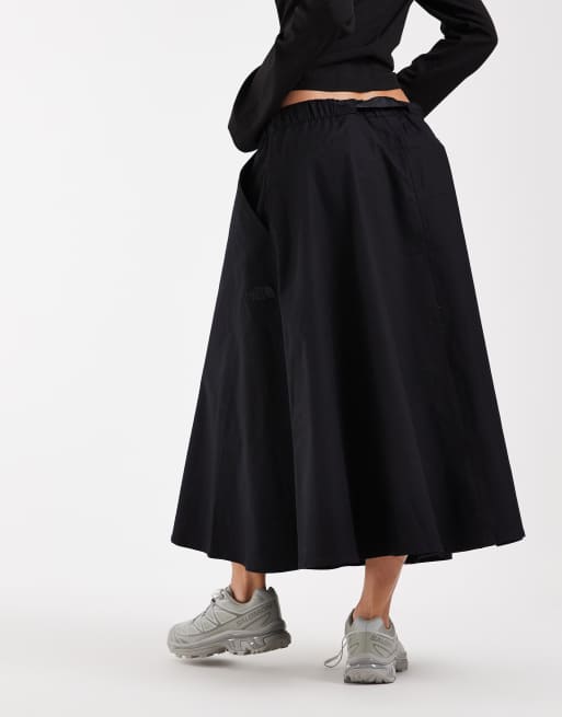 The North Face W pinecrest utility belted skirt in tnf black, 5 of 5
