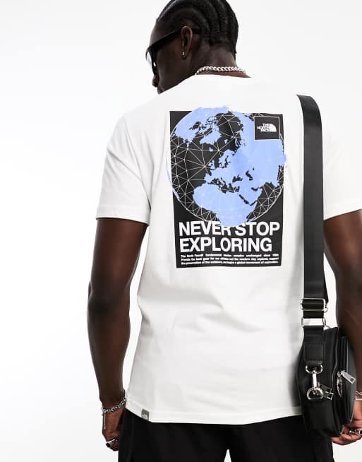 The North Face – World Connection – Biały T-shirt z nadrukiem na plecach – tylko w ASOS