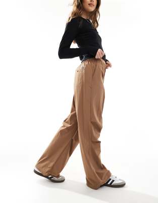 The North Face Woven trousers in latte-Brown