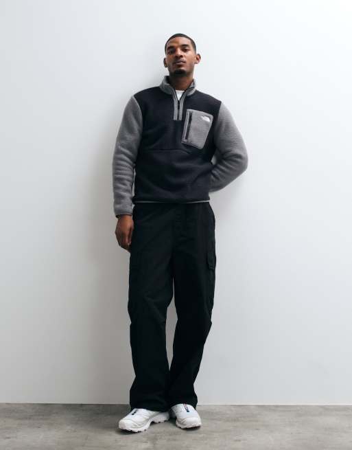 The North Face Yumiori con zip a quarto nero e grigio, 3 di 5