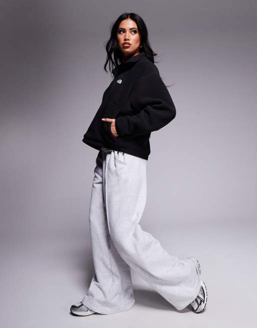 The North Face Yumiori Half Zip Jacket in black, 3 of 4