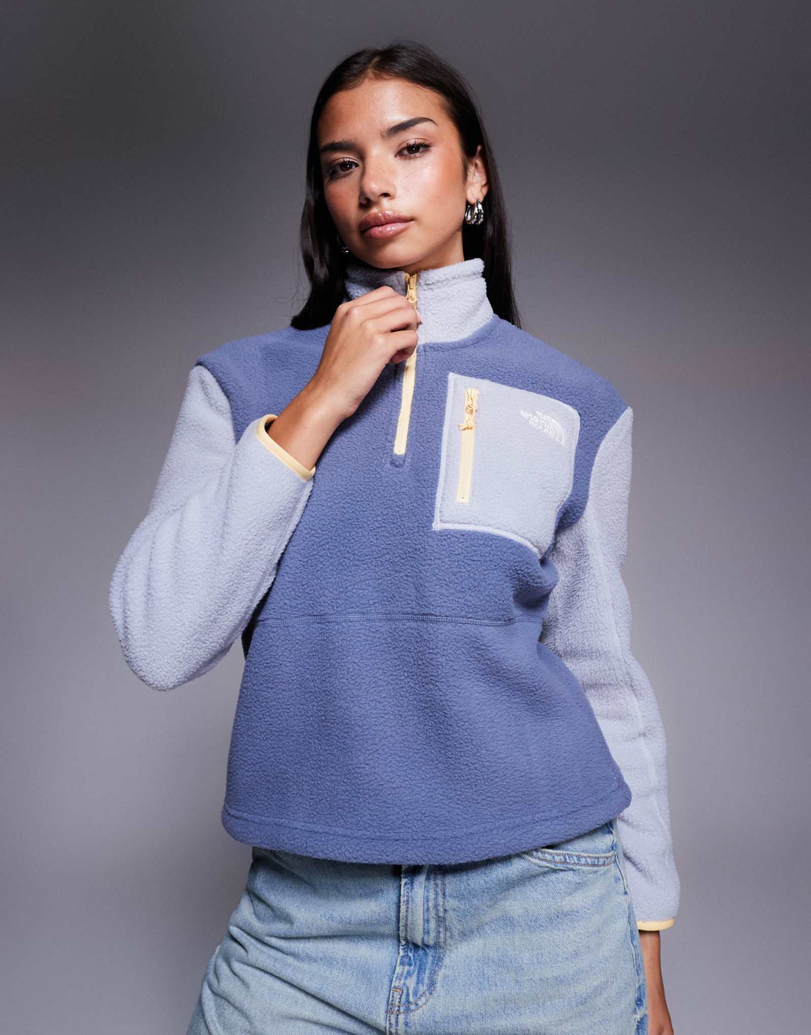 Куртка на молнии The North Face Yumiori синего цвета