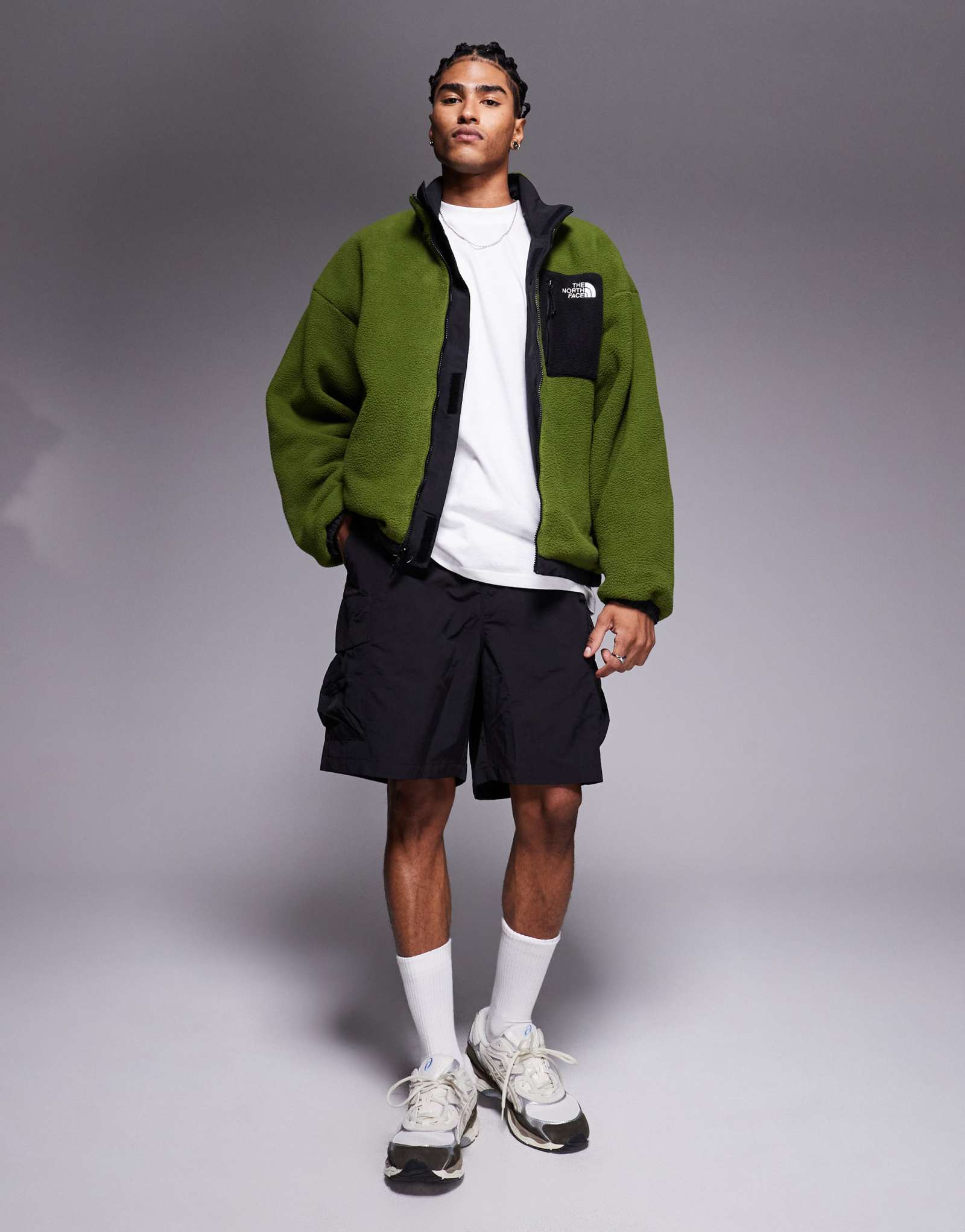 Двусторонняя куртка The North Face Yumiori зеленого и черного цветов