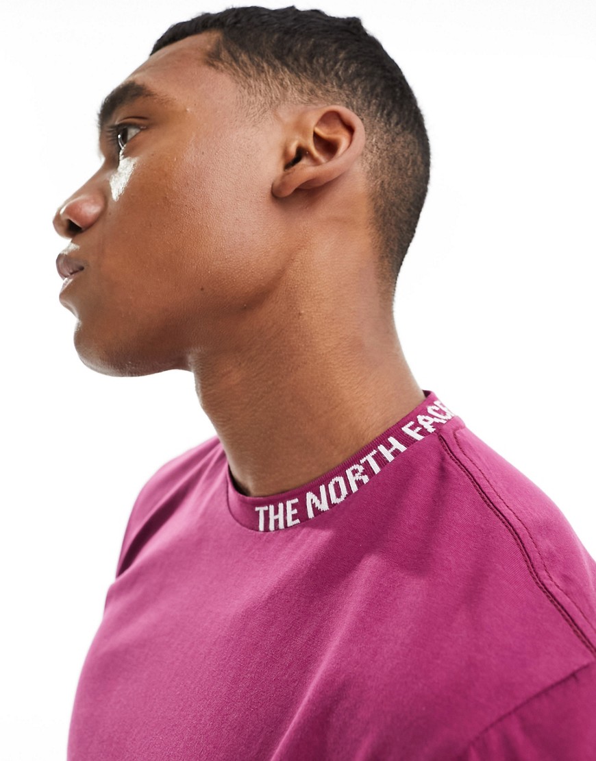 The North Face Zumu neck logo t-shirt in burgundy-Red