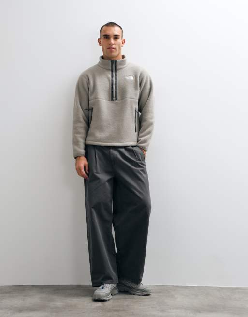 The North Flace Fleeski 1/4 zip jacket in grey, 4 of 5