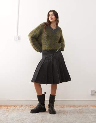 The Ragged Priest Buckle Midi Kilt In Green