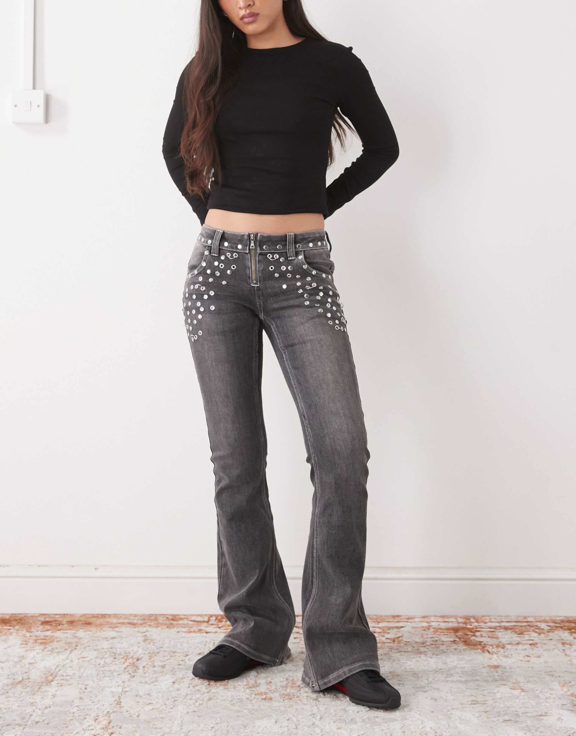the ragged priest charlie low rise flare jeans in gray
