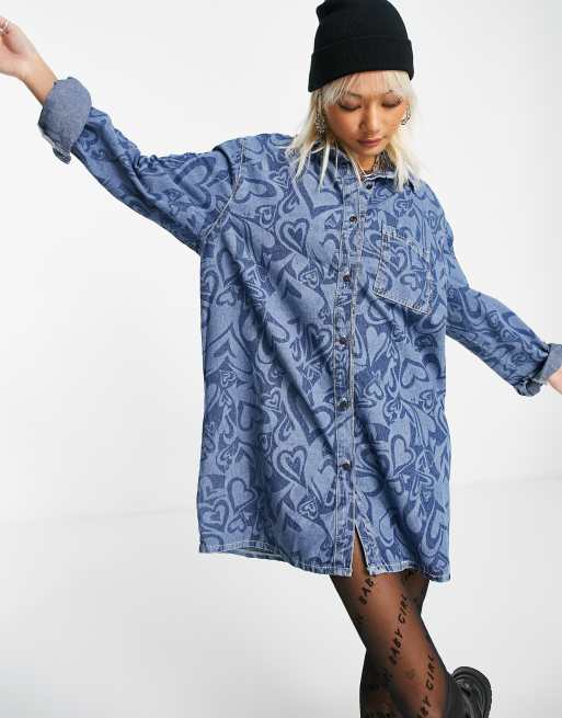 The Ragged Priest – Denim-Hemdblusenkleid mit Herzprint in Wellenoptik