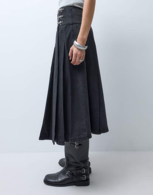 The Ragged Priest denim kilt midi skirt in charcoal, 4 of 5