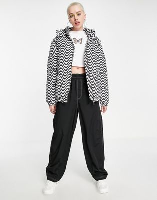 The Ragged Priest hooded puffer jacket in black and white wave print