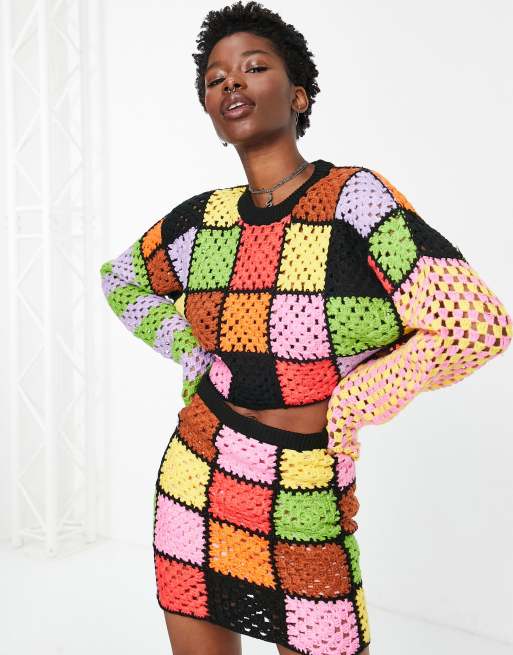 The Ragged Priest - Oversized cropped trui met gehaakt patchwork in regenboogkleuren, deel van co-ord set