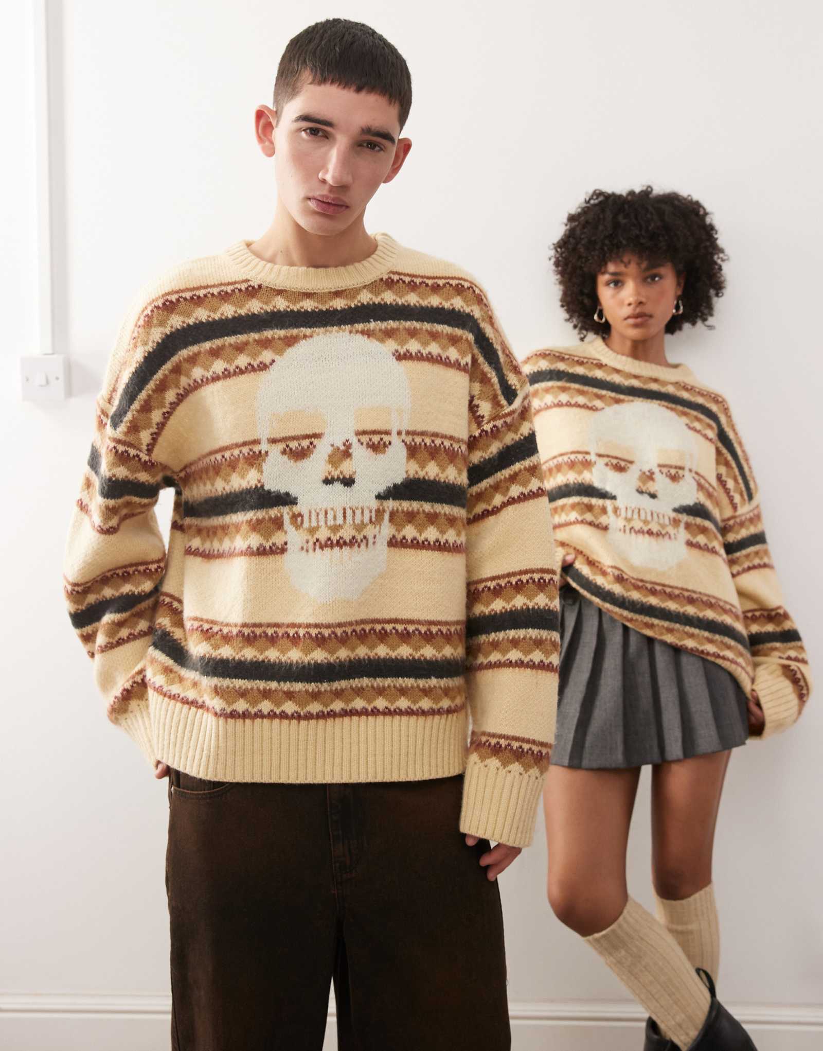 Полосатый свитер бежевой вязки The Ragged Priest унисекс из светлой шерсти с черепом