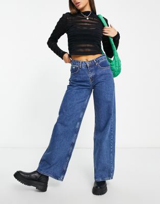 wide leg low rise jean in mid blue