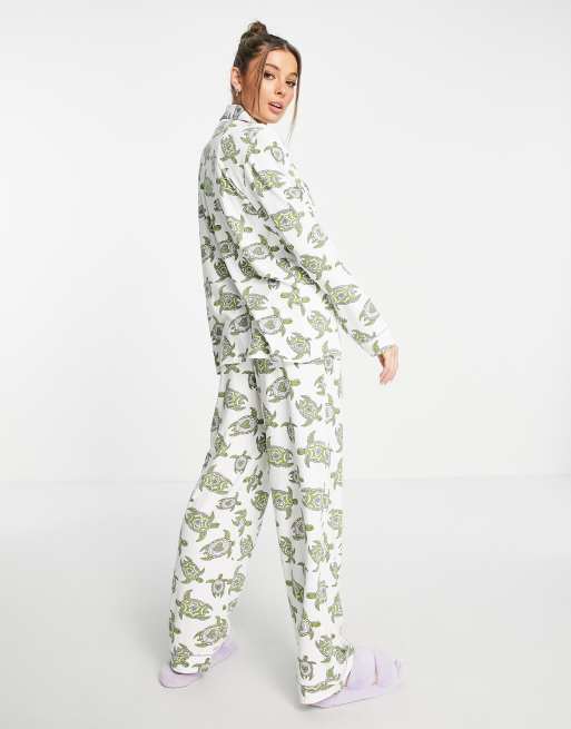 The Wellness Project - Cremehvidt pyjamassæt med lange bukser og skildpaddeprint, 4 af 4